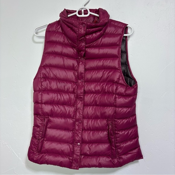 GAP Women's Small Down Puffer Vest Eggplant Full Zip Button Packable Pockets - Picture 1 of 10